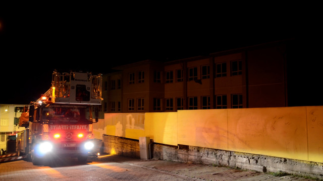 Sultanbeyli'de bir okula molotofkokteyli atıldı