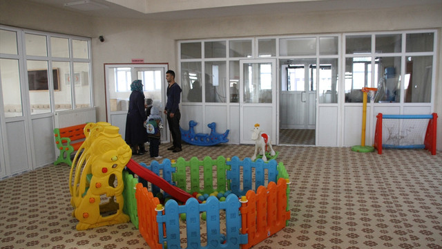 Teröristlerin yaktığı anaokulu eğitime yeniden açıldı