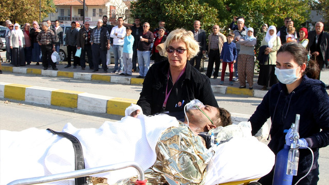 Tinerle ısınmak isterken elleri ve yüzü yandı