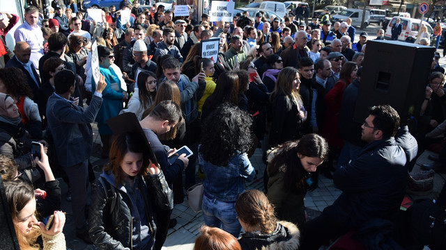Tiran'da atık madde ithalatı protestosu