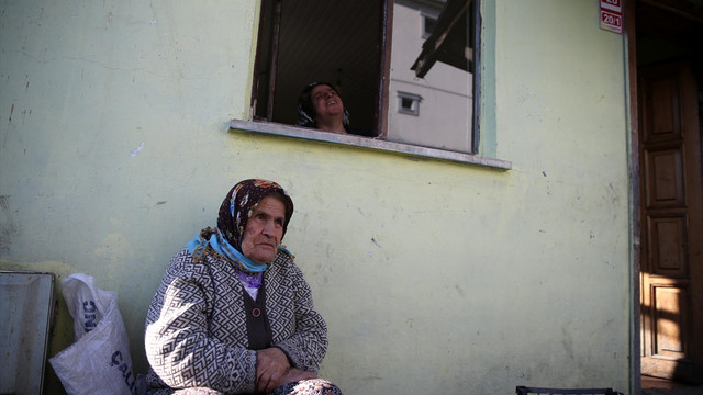 Türk Kızılayından ihtiyaç sahibi anne ve kızına yardım