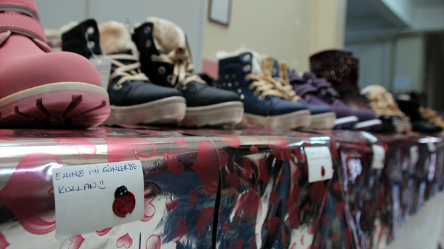 Üniversitelilerden, ihtiyaç sahibi öğrencilere yardım