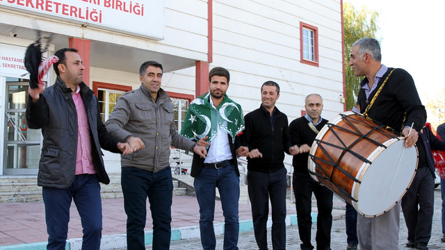 Van'da davullu zurnalı asker uğurlaması