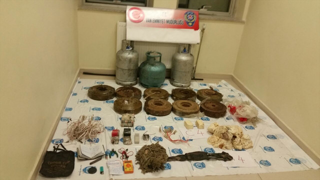 Van'da patlayıcı yüklü aracın imha edilmesi