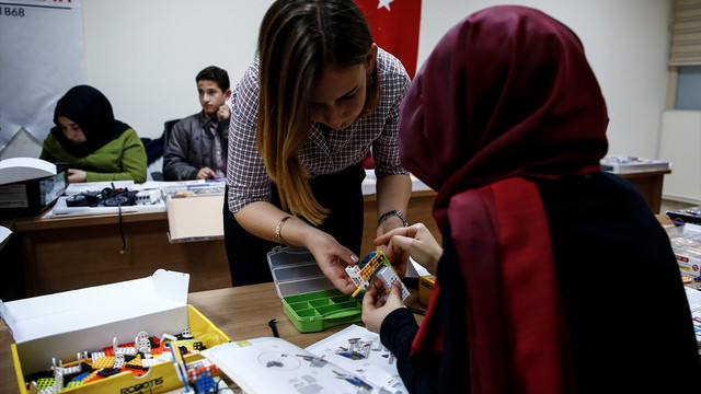 YEE’den “Suriyeli Çocuklara Yönelik Robotik Eğitim”