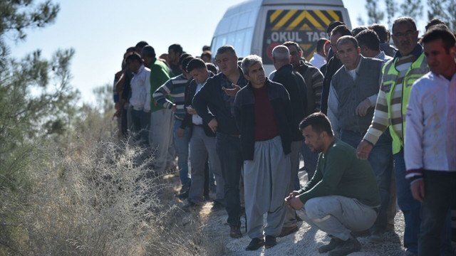 Mersinde yolcu minibüsü uçurama devrildi: 2 ölü 5 yaralı