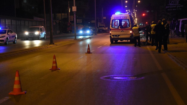 Yolda otururken aracın çarptığı kişi öldü