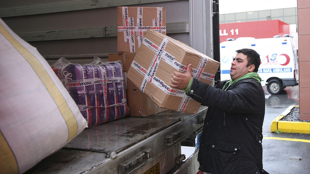 Alışveriş festivalinde sığınmacılar için yardım