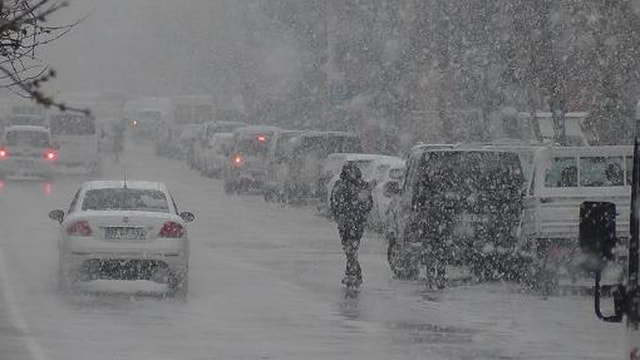 İstanbulda beklenen kar yağışı başladı!