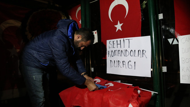 14 askerin şehit olduğu yere mavi bere bıraktılar