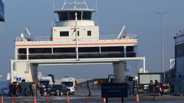 Arabalı vapur iskeleye çarptı: 8 yaralı