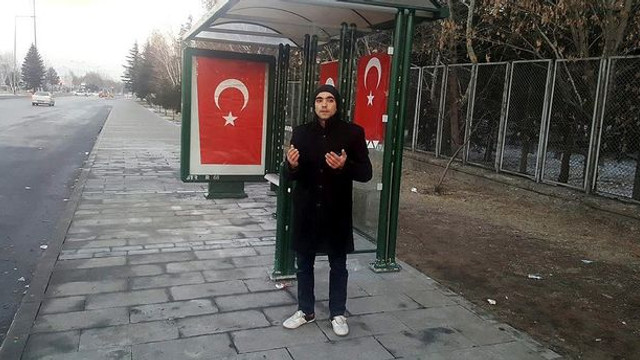 Kayseri, hain saldırının yasını tutuyor! :O durağa bu sabah Türk bayrakları asıldı