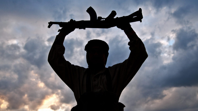 Terör örgütü PKKdan kaçan 8 terörist teslim oldu