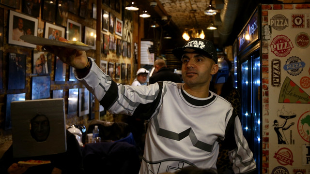 ABD'de, Diyarbakırlı şampiyonpizzacı, Prenses Leia için pizza dağıttı