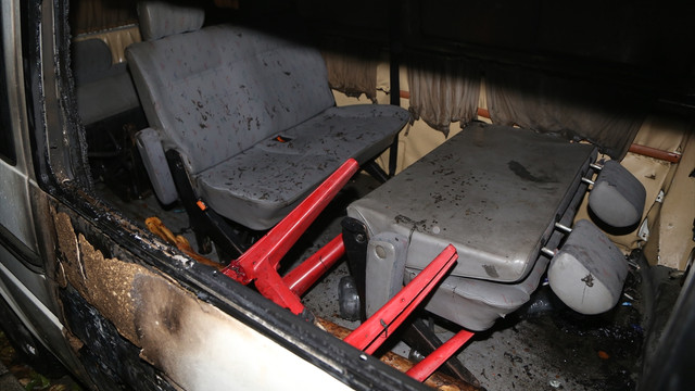 Adana'da hafif ticari araçta yangın: 1 yaralı