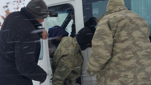 Adıyaman'da yolda mahsur kalanlar kartarıldı