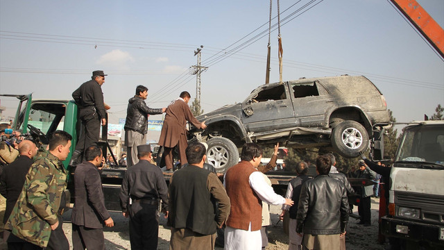 Afganistan'da milletvekiline bombalı saldırı