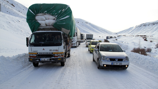 Ağrı-Van Karayolu ulaşıma kapandı