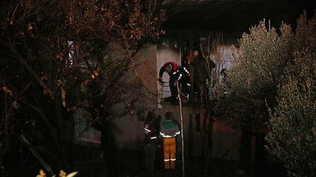 Aladağ'daki özel yurdun bulunduğu mahallede ev yangını