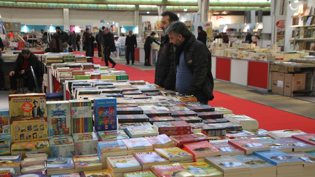 Almanya'da Türkçe Kitap ve Kültür Fuarı açıldı