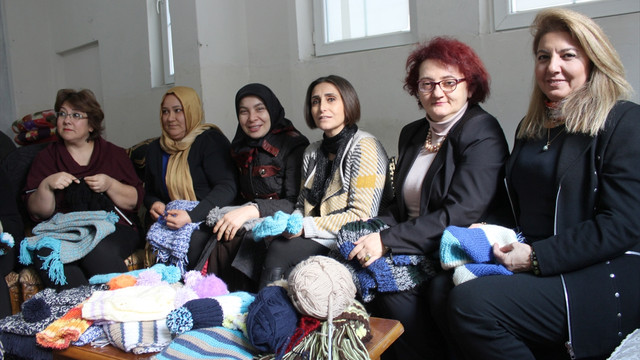 Altın Şişler Çocuklar İçin Örüyor projesi