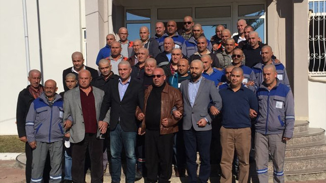 Amirlerine destek için saçlarını kazıttılar