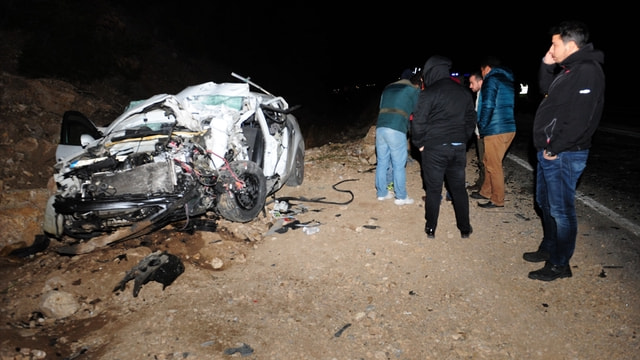 Antalya'da trafik kazası: 1 ölü, 2 yaralı