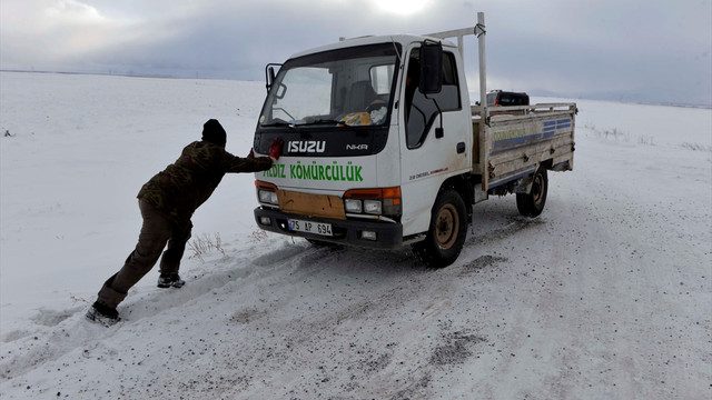 Soğuk hava nedeniyle kilitler de dondu