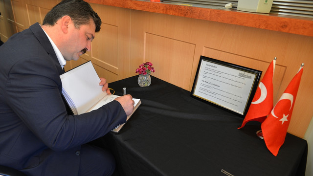 Avustralya'da açılan taziye defterlerine yoğun ilgi