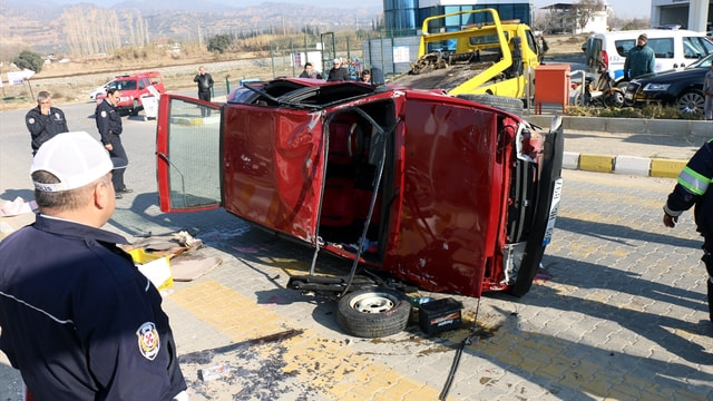 Aydın'da otomobil devrildi: 3 yaralı
