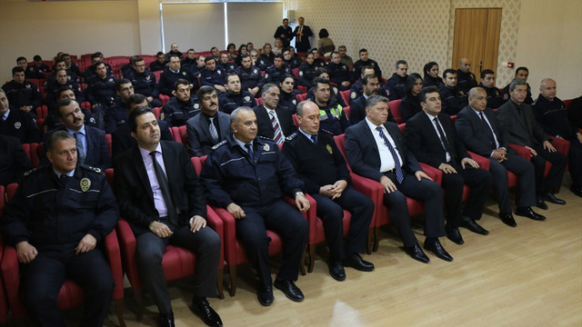 Ayın polisleri ödüllerini şehit ailelerine bağışladı