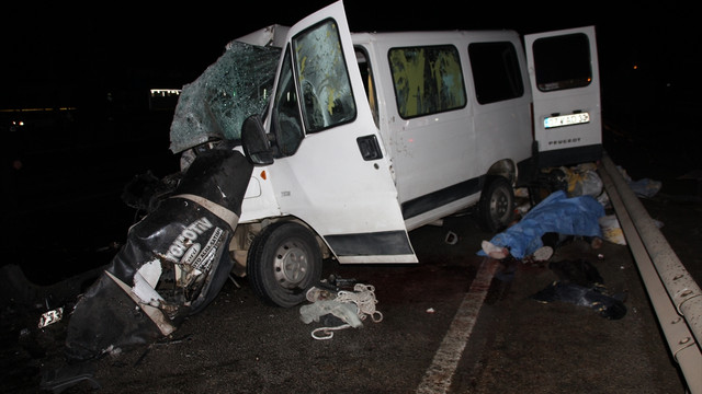 Baba-oğul trafik kazasında öldü