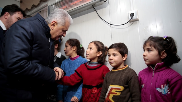 Başbakan Yıldırım Suriyeli aileyi ziyaret etti