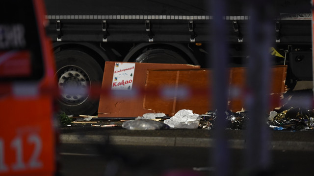 GÜNCELLEME - Berlin’de tır, Noel pazarına girdi