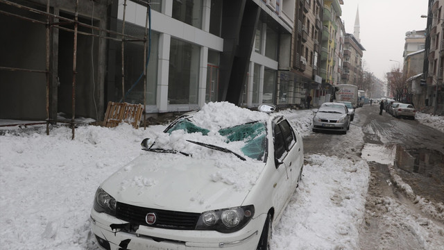 Bingöl'de 165 köy yolu ulaşıma kapandı