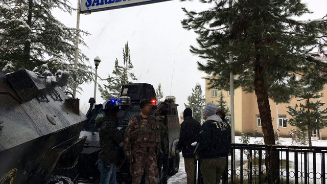 Bitlis'te 3 belediye başkanı gözaltına alındı