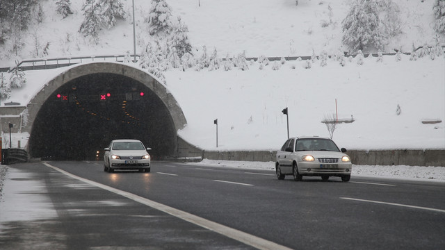 Bolu Dağı'nda kar yağışı