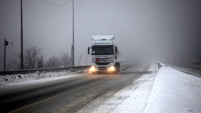 Bolu Dağı'nda kar yağışı