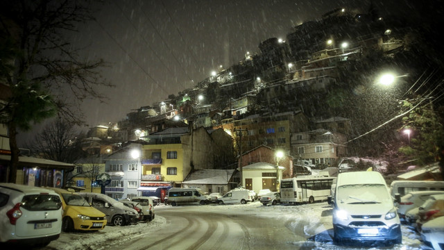 Bursa'da kar yağışı etkisini sürdürüyor