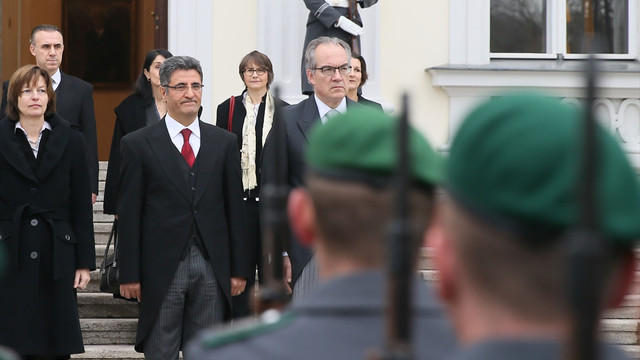 Büyükelçi Aydın, Gauck'a güven mektubunu sundu