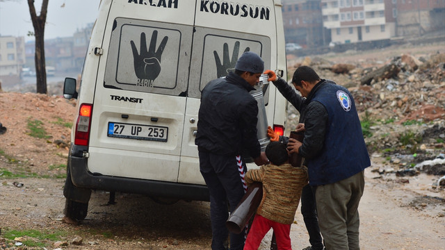 Çadırda yaşayan Halepli aileye yardım