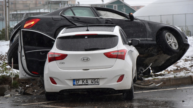 Çanakkale'de trafik kazası: 3 yaralı