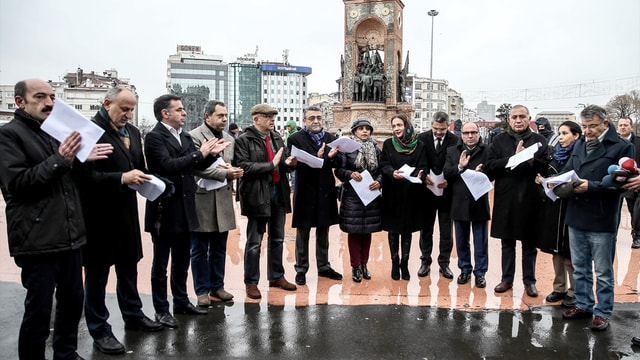 CHP'den Taksim Cumhuriyet Anıtı önünde anayasa açıklaması
