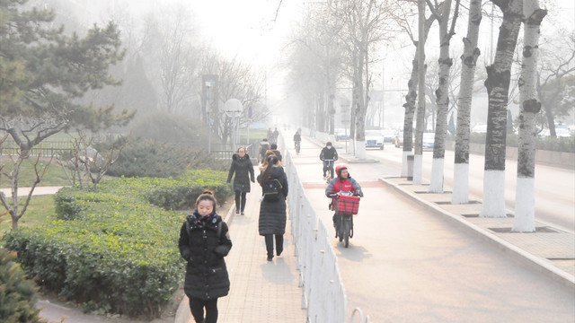 Çin’de hava kirliliğinden sarı alarm