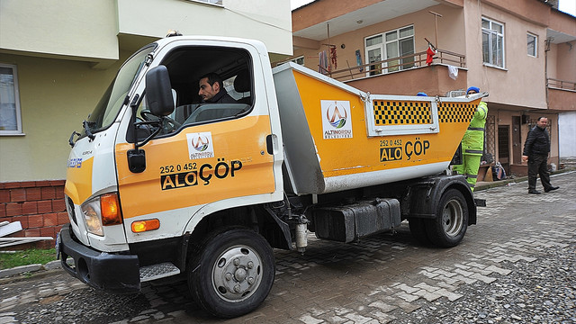 Dar sokaklara çöp taksi çözümü