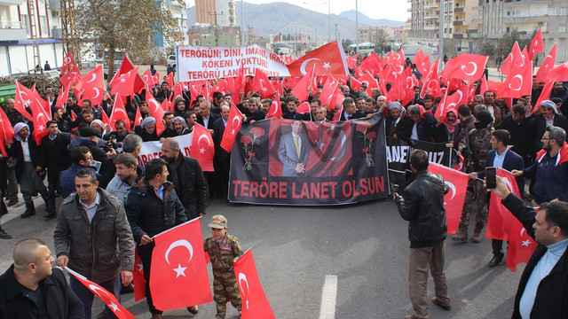Derik'te Teröre Lanet Şehide Saygı Yürüyüşü