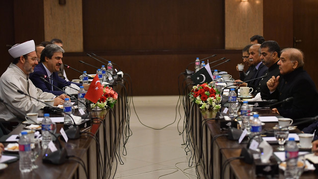 Diyanet İşleri Başkanı Görmez Pakistan'da