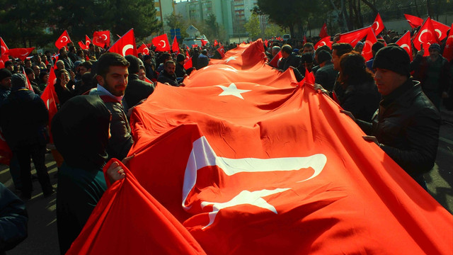 Diyarbakır'da, Şehitlere Saygı ve Milli Birlik Yürüyüşü