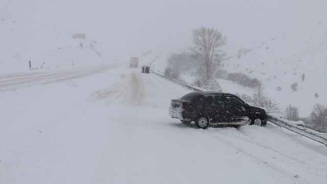 Doğu Anadolu'da kar yağışı ve tipi