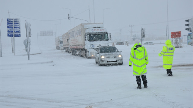 Doğu Anadolu'daki kar yağışı ve tipi